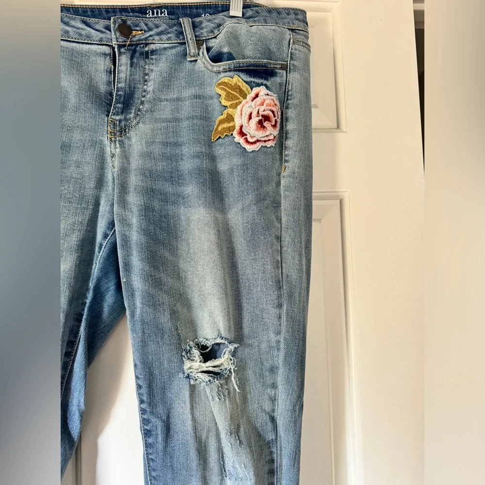 A.n.a blue jeans denim w pink flowers sz 10 - Picture 3 of 5